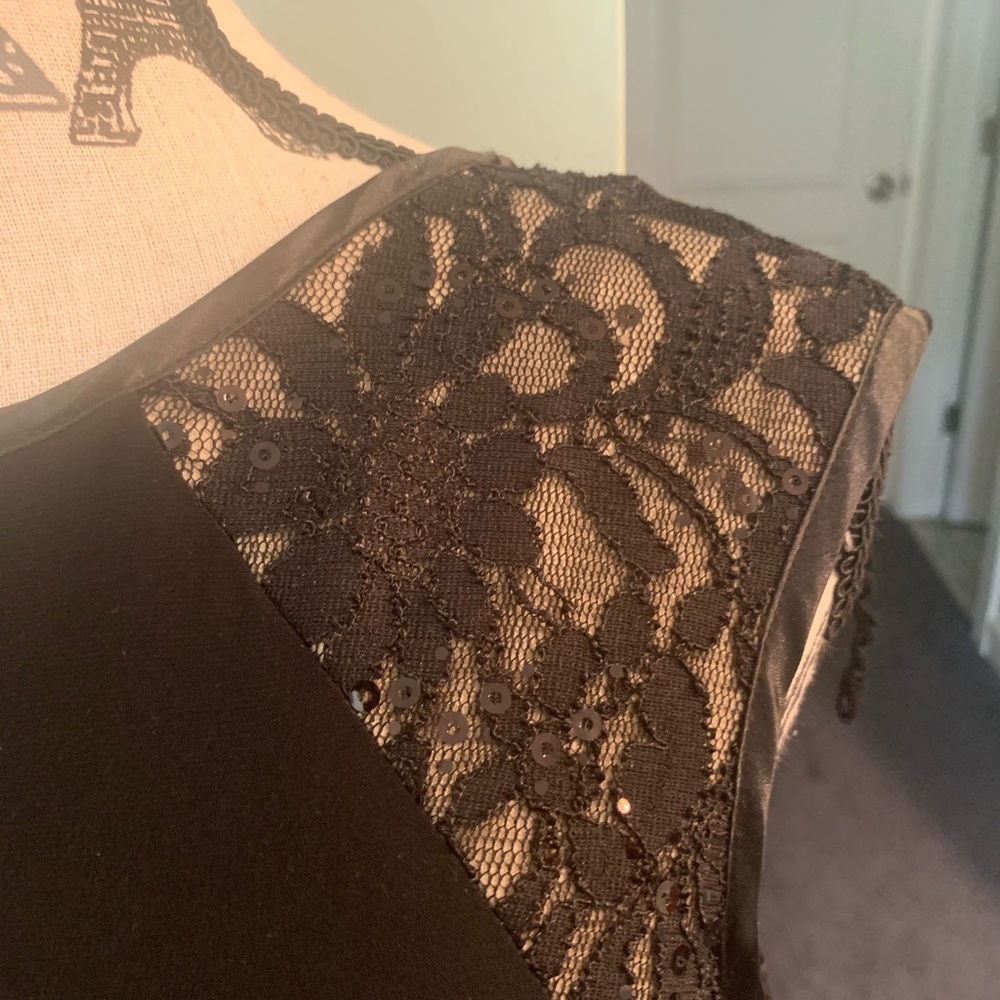 Ronni Nicole lace sleeved jersey dress. Size 8.
